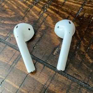 Apple AirPods with charging case